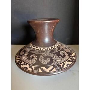 Costa Rica pottery vase